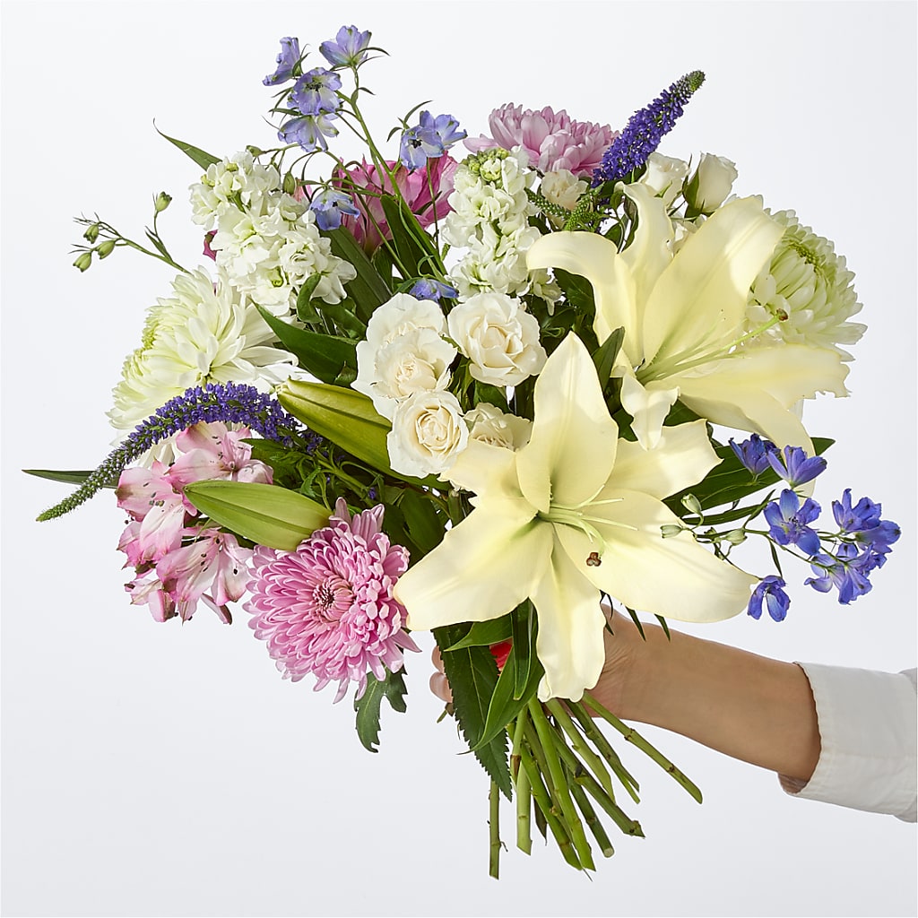 Winter Celebration Bouquet – DIANA'S FLOWERS, Oak Hills CA