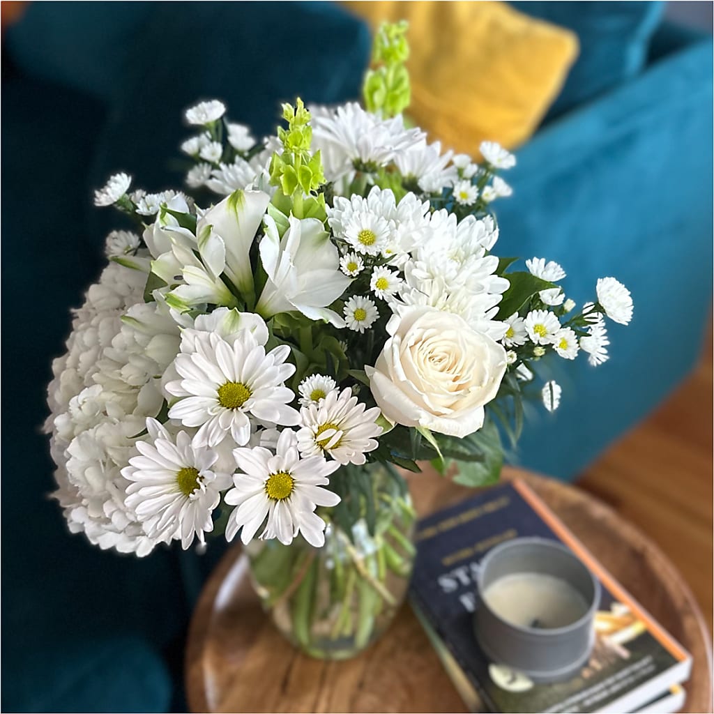 Classic Ivory – A Florist Original – DIANA'S FLOWERS, Oak Hills CA