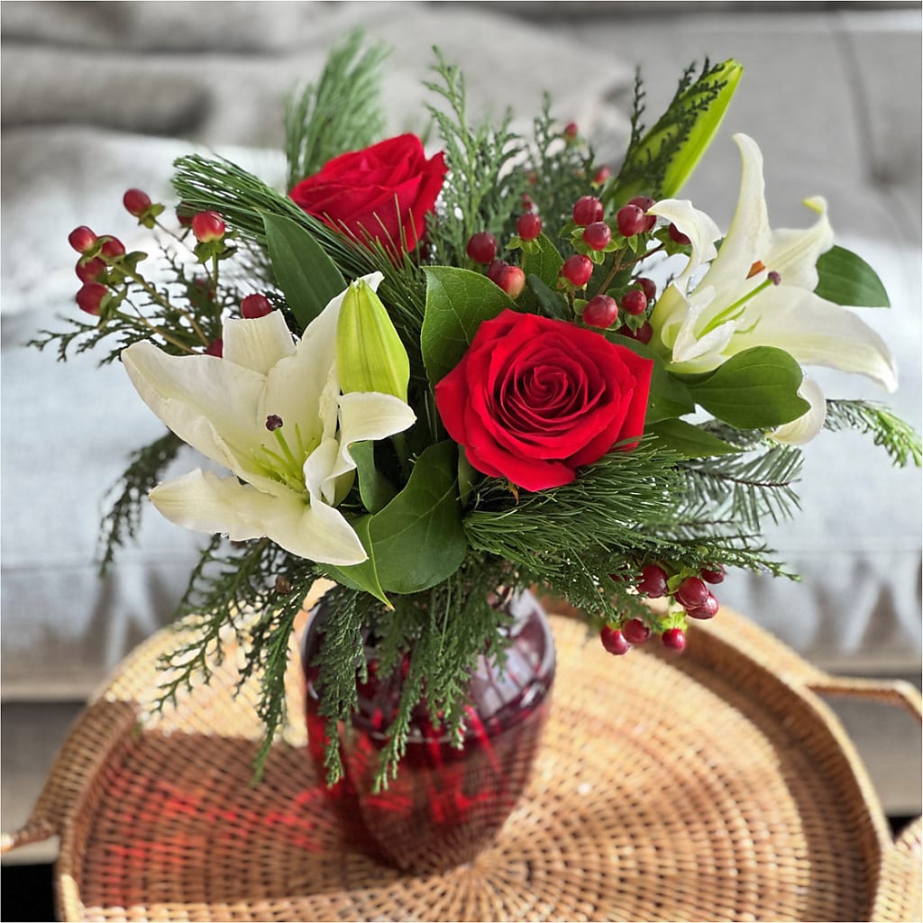 Evergreen Delight Bouquet – DIANA'S FLOWERS, Oak Hills CA